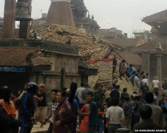Động[-]đất[-]ở[-]Nepal,[-]hơn[-]800[-]người[-]chết